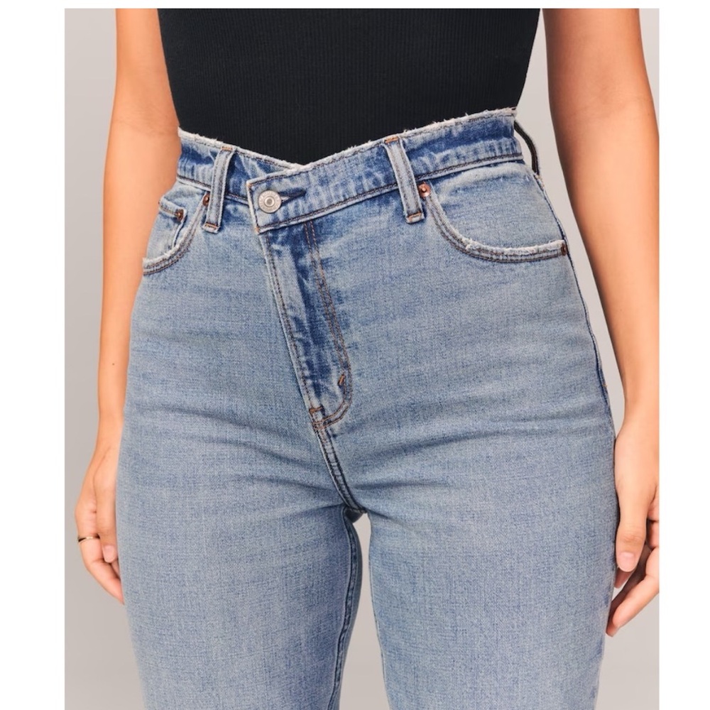 Abercrombie & Fitch The '90s Slim Straight Ultra High Rise Curve Love jeans